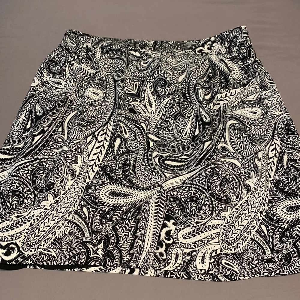 Black and white Skirt with pockets